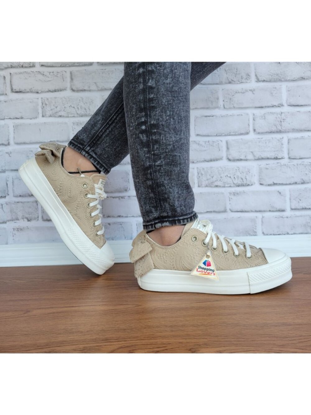 ❤️Converse Chuck Taylor All Star Lift Bow Sz 8 Women's Shoes Embroidered A10246C - Picture 3 of 14